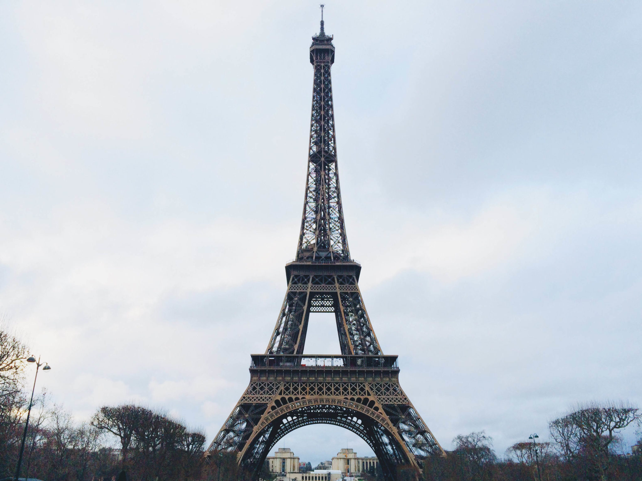 the eiffel tower zoom background – Huddlet